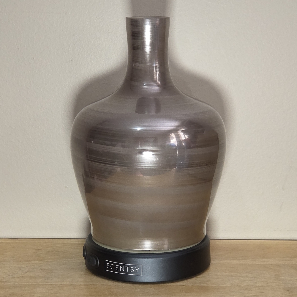 Scentsy Evolve Diffuser Complete With Boxes